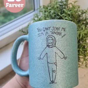 Krus: you cant scare me im a teacher (med tørklæde)  – produktbillede
