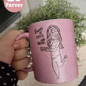 Krus: Powered by coffee and sarcasm  – produktbillede