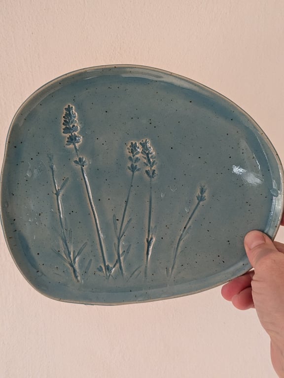 Fad lyseblå med lavendel 