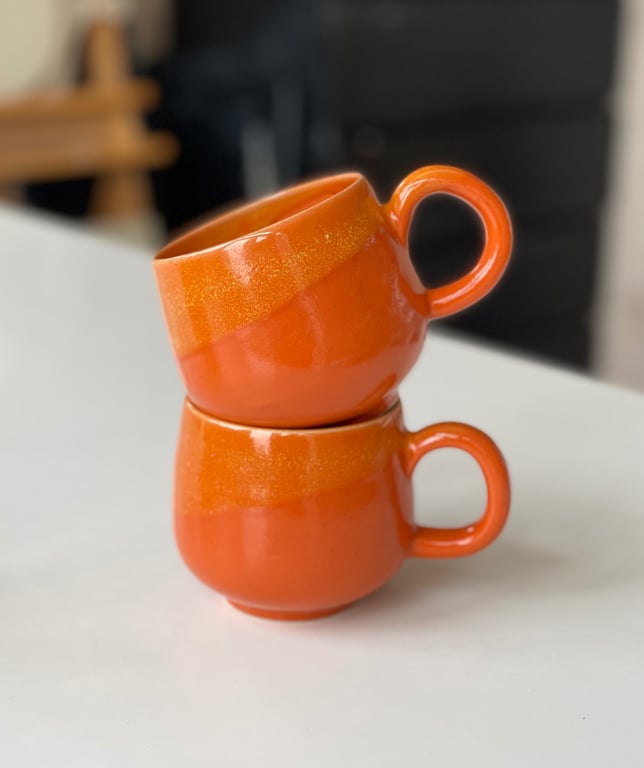 Buttet keramik kop, orange / gul