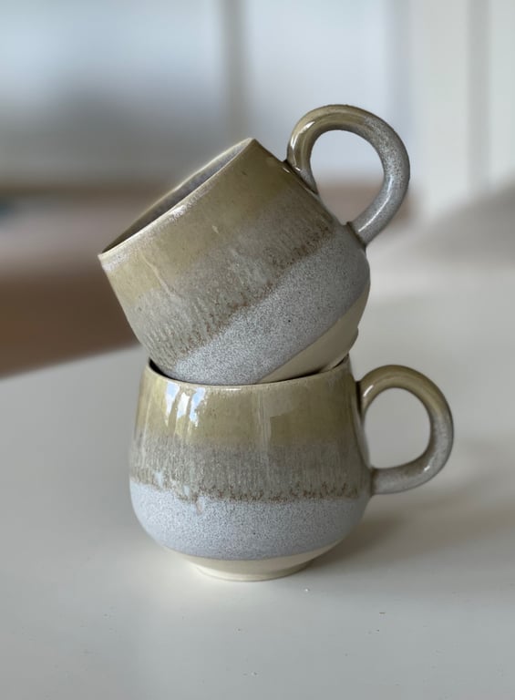 Buttet keramik kop, skifer/cremehvid