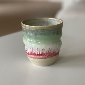 Cortado kop, rødmeleret/lys grøn – produktbillede