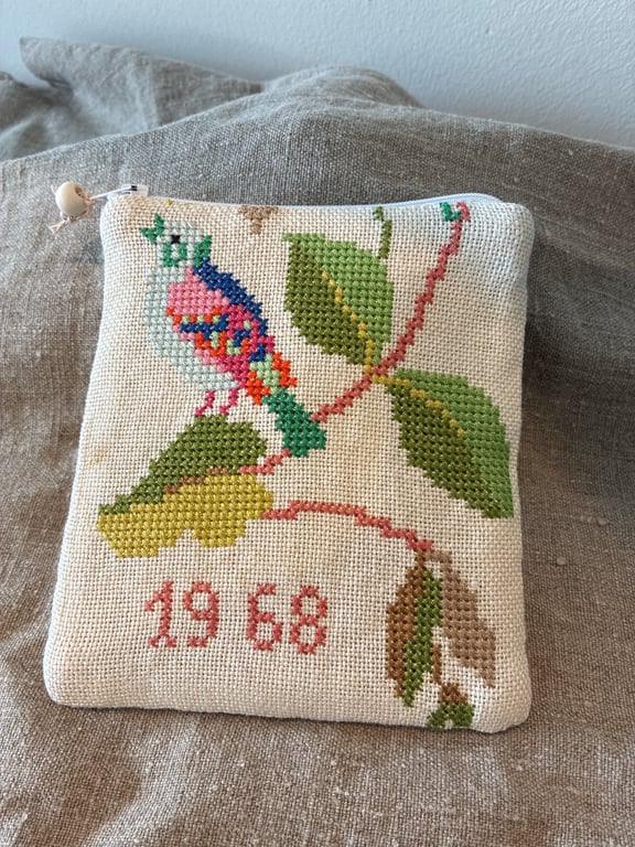 Pung med broderi 