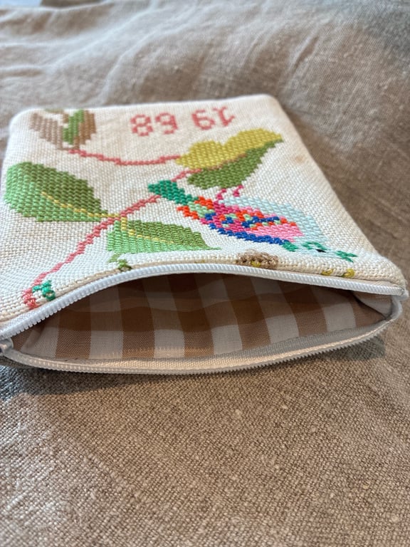 Pung med broderi  billede 3