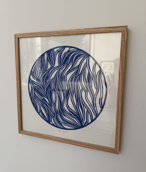 30x30cm papercut, kongeblå, indrammet  (3)