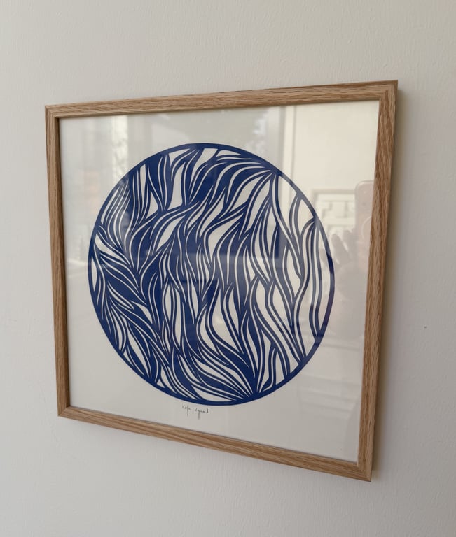30x30cm papercut, kongeblå, indrammet  billede 3