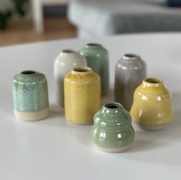 Lille buet vase, hørgul billede 2