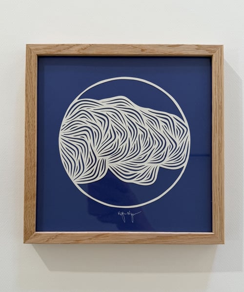 20x20cm, papercut, kongeblå, indrammet 
