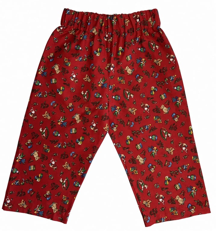 Røde børnebukser med små julemand-, bamse- og julegaver-motiver.