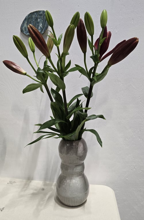 Skulpturel vase med riller