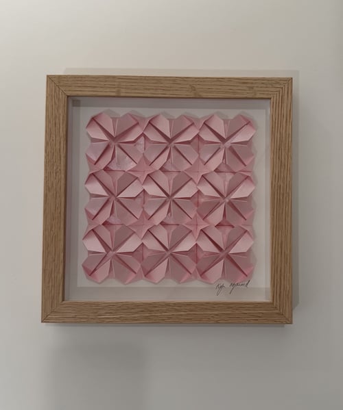 20x20cm, foldet værk, lyserød, indrammet 