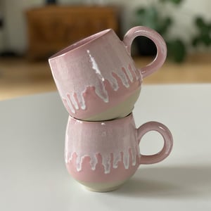 Buttet keramik kop, lyserød/hvid – produktbillede