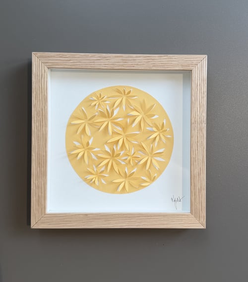 20x20, 3D papercut, pastelgul, indrammet 