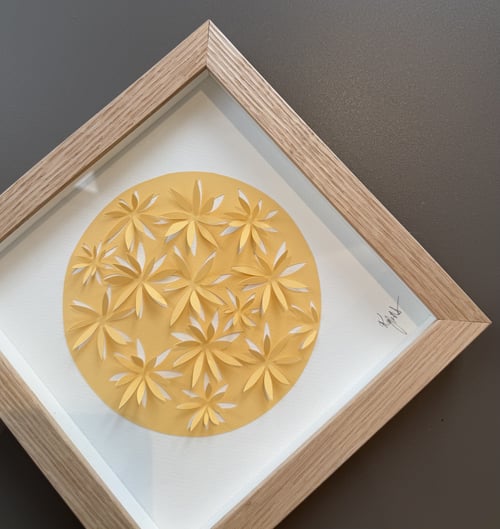 20x20, 3D papercut, pastelgul, indrammet  (2)