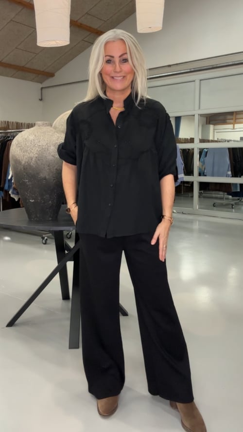 Mette Cotton blouse. Black, Onesize 36-44. (2)
