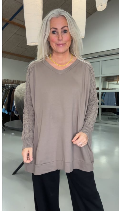 Mascha cotton blouse. Taupe. Onesize 38-48. (1)