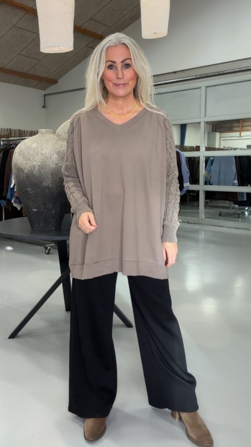Mascha cotton blouse. Taupe. Onesize 38-48. (2)
