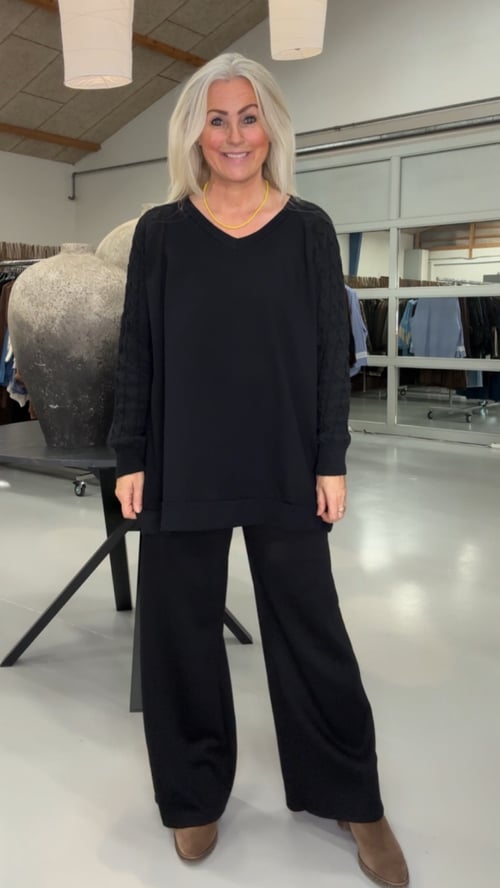 Mascha cotton blouse. Black. Onesize 38-48. (2)