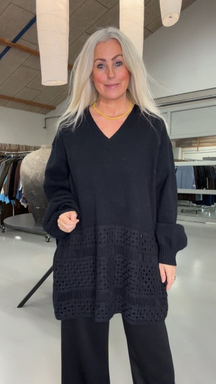 Kamma knit blouse. Black. Onesize 38-48.