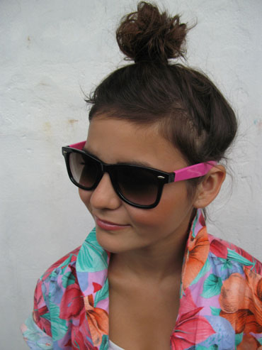 Schwarz-rosafarbene Sonnenbrille im Wayfarer-Look (2)