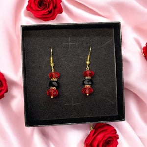 Røde øreringe  – produktbillede