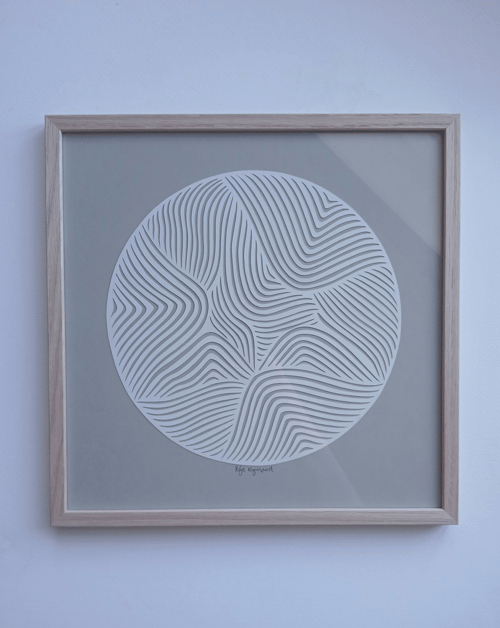 30x30cm papercut, beigegrå, knækket hvid, Indrammet