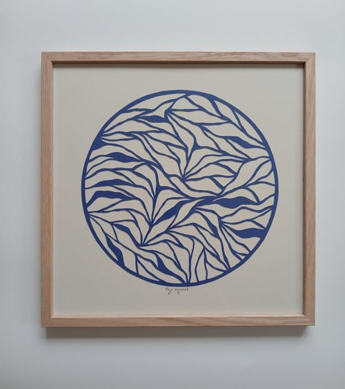 30x30cm papercut, kongeblå, indrammet