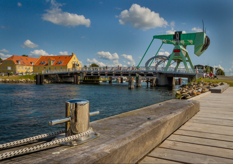 Enø kanal en smuk sommerdag