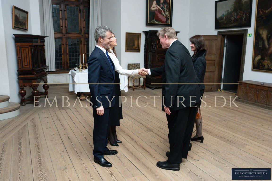 3152