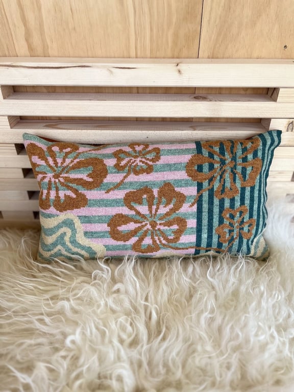 Waves’n Flowers pude 2027-1 Str. 29 x 49 cm.