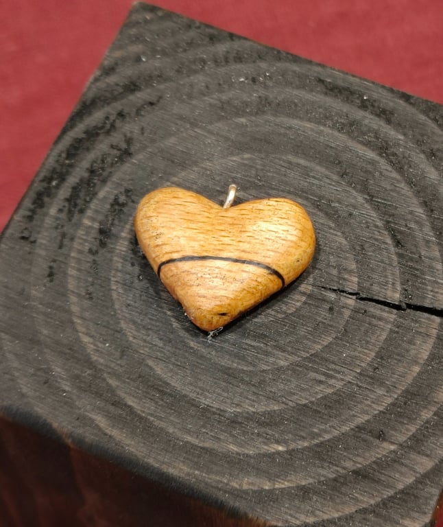 Håndlavet hjerte i træ