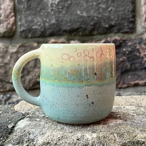 Hånddrejet kop med hank – produktbillede