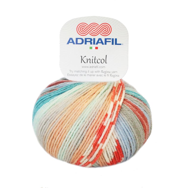 Garnnøgle i multifarvet uld med label fra Adriafil Knitcol.