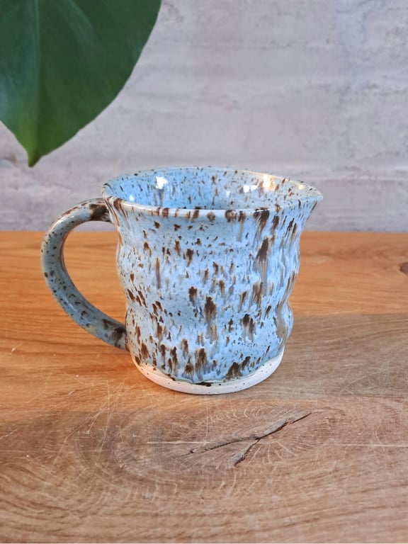 En fin lille flødekande som kan indeholde 200 ml. billede 2