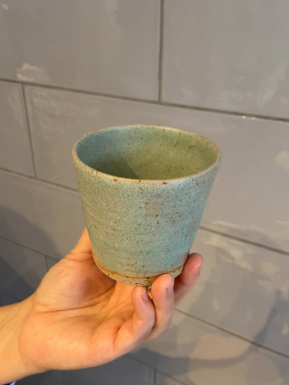 Hånddrejet keramik kop - stentøjsler billede 4