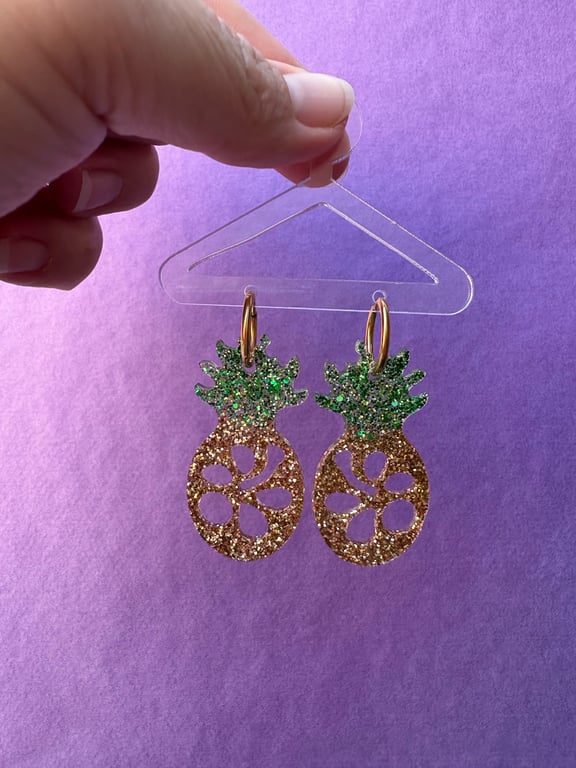 Ananas i guld glimmer