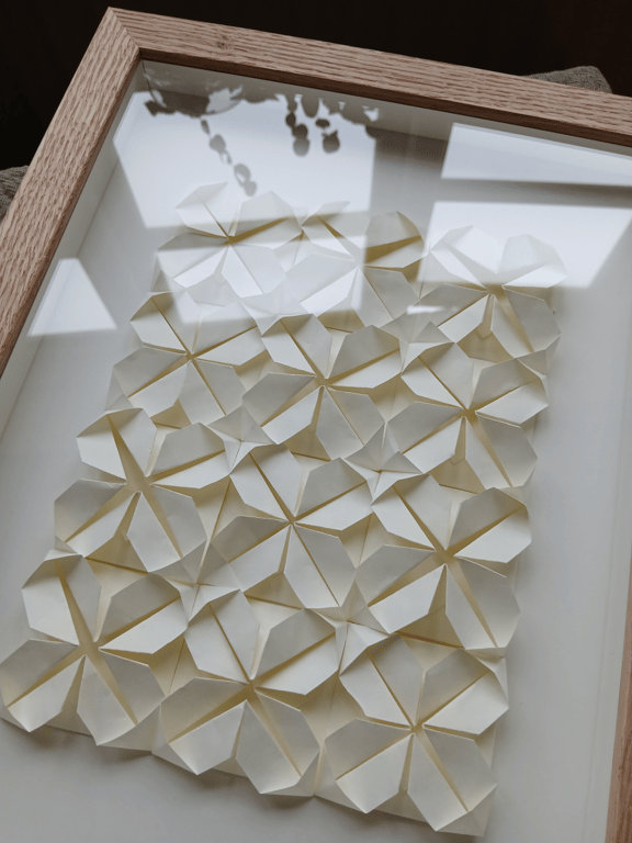 a4, Foldet papirværk, naturhvid, Indrammet billede 3