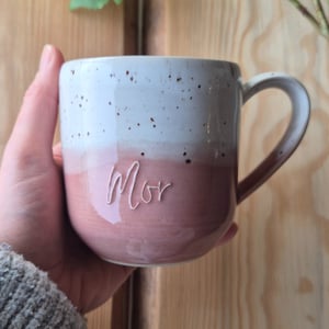 Navnekop med valgfri navn og farve  – produktbillede