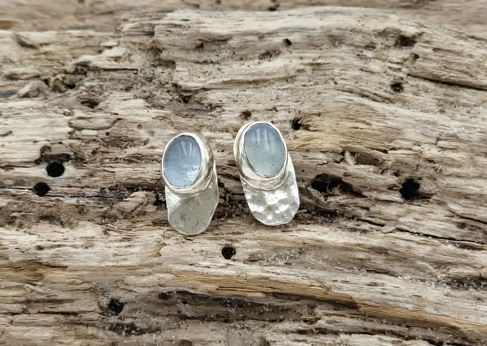 Aquamarin ørestikker.