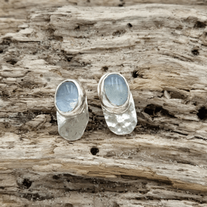 Aquamarin ørestikker. – produktbillede