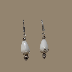 Hvide Øreringe – produktbillede