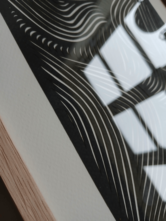 A4 papercut, sort, knækket hvid, indrammet  billede 4