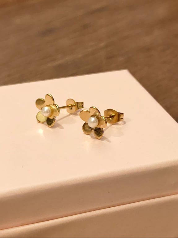 Fiona ørestikker / Ferskvandsperler / Kirurgisk stål / forgyldt
