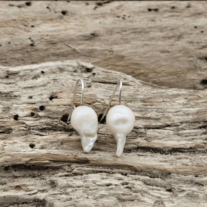 Hvide ørekroge. – produktbillede