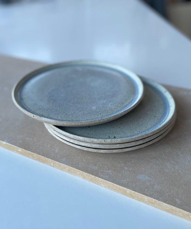 Tallerken, meleret lyseblå - ø 20 cm