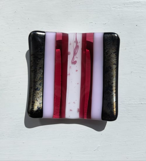 Pink/lyserødt/iriserende fad - 8x8 cm