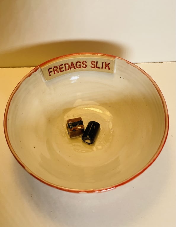 Keramik Skål med tekst; Fredags slik. billede 2