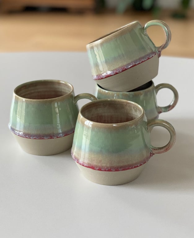 Kop, kantet, lys grøn/meleret rød