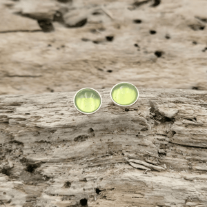 Peridot ørestikker. – produktbillede