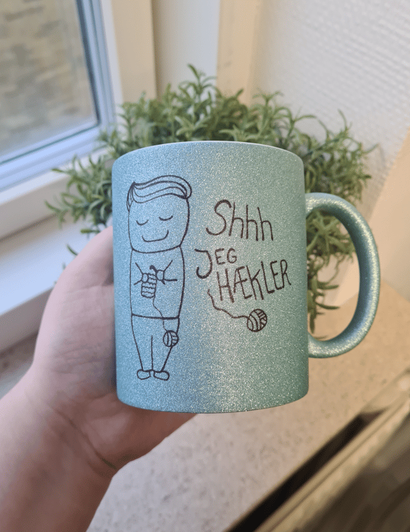 Krus: shhh jeg hækler (kort hår) Lys blå Glimmer